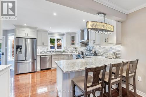 33 Prince Drive, Bradford West Gwillimbury, ON - Indoor Photo Showing Kitchen With Stainless Steel Kitchen With Upgraded Kitchen