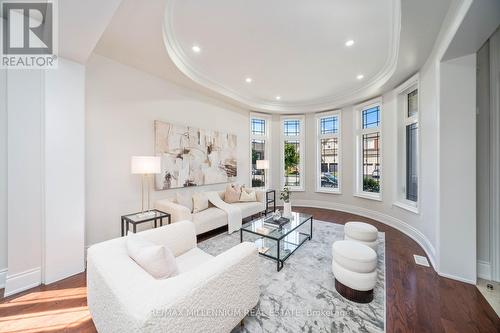 75 Parkheights Trail, King, ON - Indoor Photo Showing Living Room