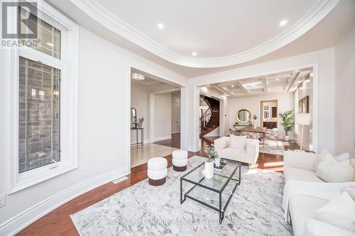 75 Parkheights Trail, King, ON - Indoor Photo Showing Living Room