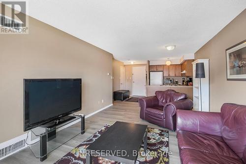 303 - 107 Bond Street, Orillia, ON - Indoor Photo Showing Living Room