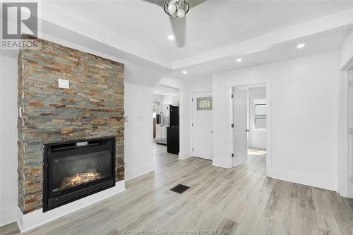 2260 Cadillac Street, Windsor, ON - Indoor Photo Showing Living Room With Fireplace