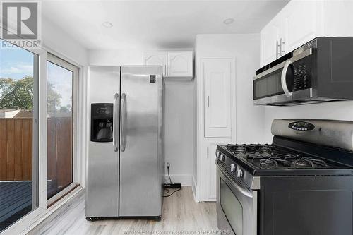 2260 Cadillac Street, Windsor, ON - Indoor Photo Showing Kitchen