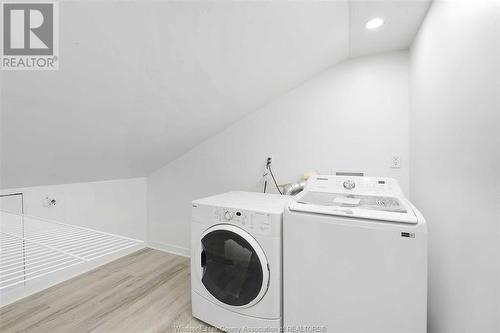 2260 Cadillac Street, Windsor, ON - Indoor Photo Showing Laundry Room