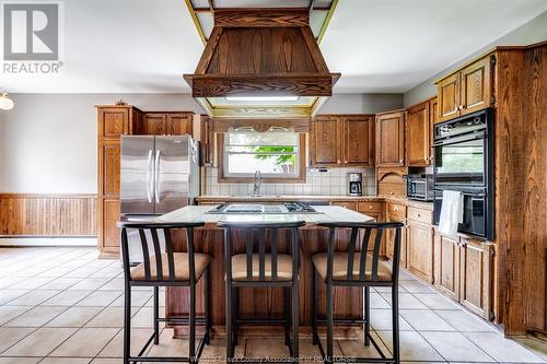 136 Talbot Street West, Leamington, ON - Indoor Photo Showing Kitchen