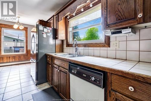 136 Talbot Street West, Leamington, ON - Indoor Photo Showing Kitchen With Double Sink