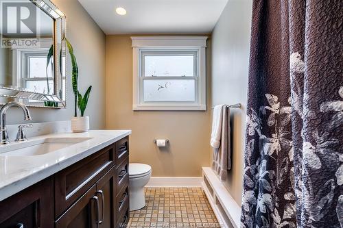 136 Talbot Street West, Leamington, ON - Indoor Photo Showing Bathroom