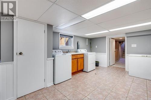 136 Talbot Street West, Leamington, ON - Indoor Photo Showing Laundry Room