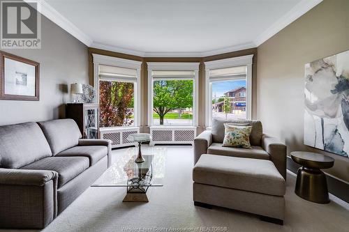 136 Talbot Street West, Leamington, ON - Indoor Photo Showing Living Room