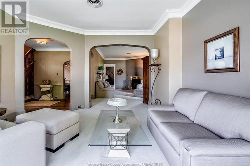 136 Talbot Street West, Leamington, ON - Indoor Photo Showing Living Room