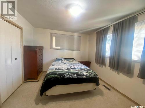 335 Chaplin Street W, Swift Current, SK - Indoor Photo Showing Bedroom