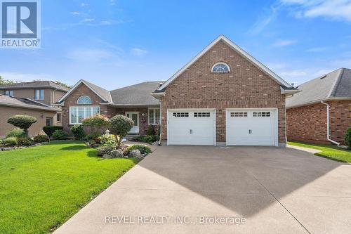 7712 South Wood Drive, Niagara Falls, ON - Outdoor With Facade