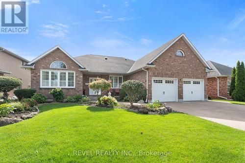 7712 South Wood Drive, Niagara Falls, ON - Outdoor With Facade