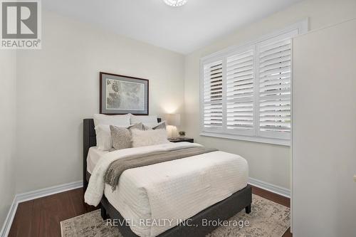 7712 South Wood Drive, Niagara Falls, ON - Indoor Photo Showing Bedroom