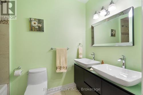 7712 South Wood Drive, Niagara Falls, ON - Indoor Photo Showing Bathroom