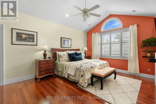 7712 South Wood Drive, Niagara Falls, ON - Indoor Photo Showing Bedroom