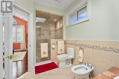 7712 South Wood Drive, Niagara Falls, ON - Indoor Photo Showing Bathroom