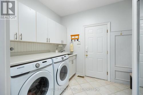 7712 South Wood Drive, Niagara Falls, ON - Indoor Photo Showing Laundry Room