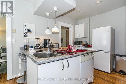 9 A&B Humewood Drive, Toronto, ON - Indoor Photo Showing Kitchen