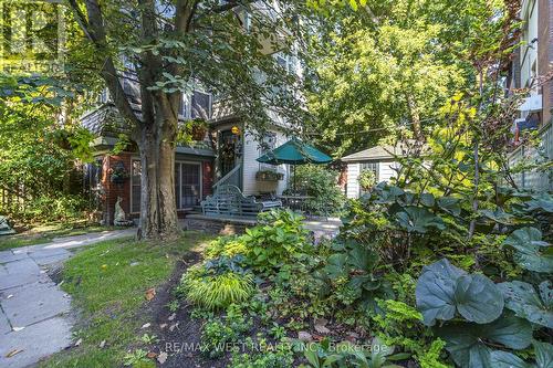 9 A&B Humewood Drive, Toronto, ON - Outdoor