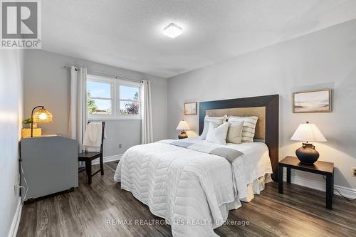 808 Grandview Street N, Oshawa, ON - Indoor Photo Showing Bedroom