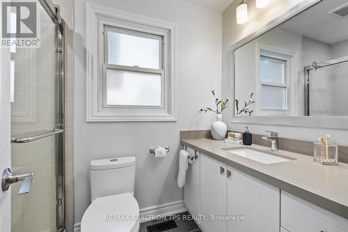 808 Grandview Street N, Oshawa, ON - Indoor Photo Showing Bathroom