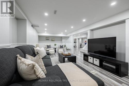 808 Grandview Street N, Oshawa, ON - Indoor Photo Showing Living Room