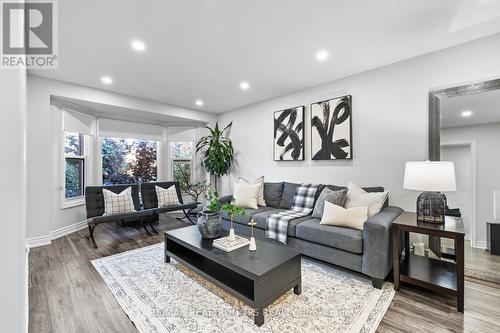 808 Grandview Street N, Oshawa, ON - Indoor Photo Showing Living Room