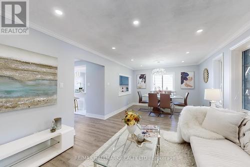 180 Olde Bayview Avenue, Richmond Hill, ON - Indoor Photo Showing Living Room