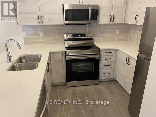 35 Magnolia Lane, Barrie, ON - Indoor Photo Showing Kitchen With Double Sink With Upgraded Kitchen