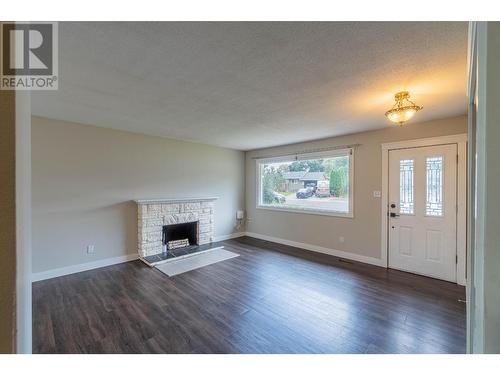 848 Kyle Drive, Kamloops, BC - Indoor Photo Showing Living Room With Fireplace