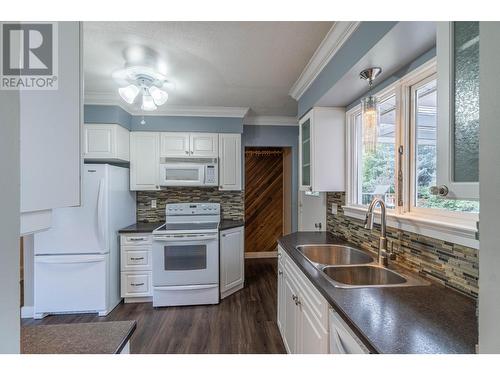 848 Kyle Drive, Kamloops, BC - Indoor Photo Showing Kitchen With Double Sink