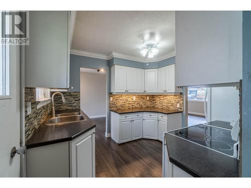 848 Kyle Drive, Kamloops, BC - Indoor Photo Showing Kitchen With Double Sink