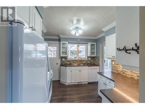 848 Kyle Drive, Kamloops, BC - Indoor Photo Showing Kitchen