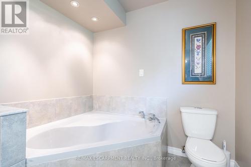 26 Wildan Drive, Hamilton, ON - Indoor Photo Showing Bathroom