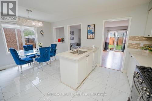 14 Seed Court, Brampton, ON - Indoor Photo Showing Kitchen