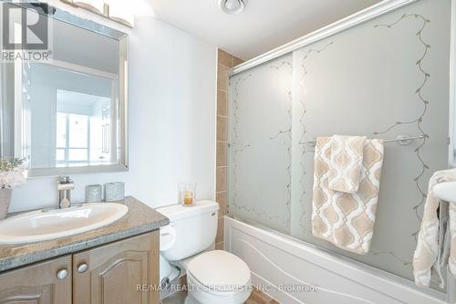 1615 - 335 Rathburn Road W, Mississauga, ON - Indoor Photo Showing Bathroom