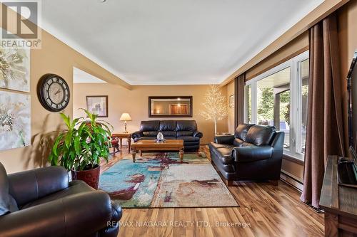 40 Gaspare Drive, Port Colborne, ON - Indoor Photo Showing Living Room