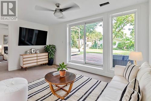 50 Gondola Crescent, Toronto, ON - Indoor Photo Showing Living Room