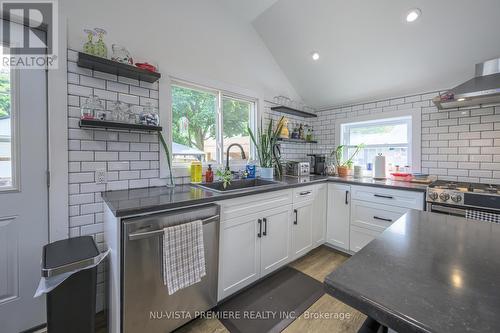 256 Pearl Street, North Middlesex (Parkhill), ON - Indoor Photo Showing Kitchen