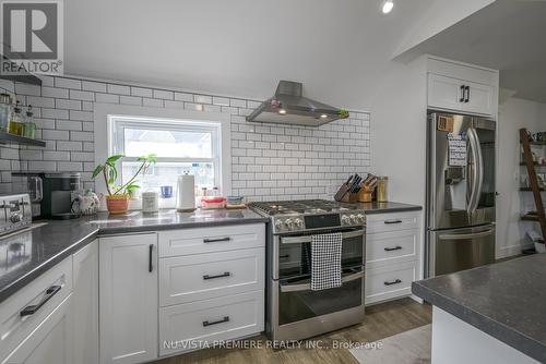 256 Pearl Street, North Middlesex (Parkhill), ON - Indoor Photo Showing Kitchen