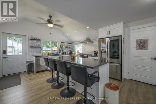 256 Pearl Street, North Middlesex (Parkhill), ON - Indoor Photo Showing Kitchen With Upgraded Kitchen