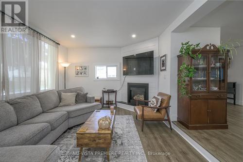 256 Pearl Street, North Middlesex (Parkhill), ON - Indoor Photo Showing Living Room With Fireplace