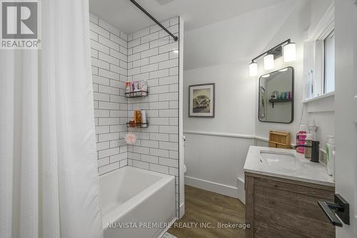 256 Pearl Street, North Middlesex (Parkhill), ON - Indoor Photo Showing Bathroom