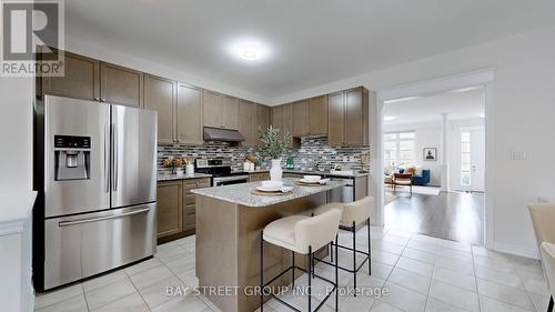 202 Paradelle Drive, Richmond Hill, ON - Indoor Photo Showing Kitchen With Stainless Steel Kitchen With Upgraded Kitchen