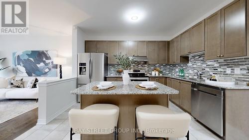 202 Paradelle Drive, Richmond Hill, ON - Indoor Photo Showing Kitchen With Stainless Steel Kitchen With Upgraded Kitchen