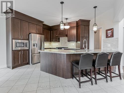 25 Keenan Drive, Adjala-Tosorontio, ON - Indoor Photo Showing Kitchen With Upgraded Kitchen