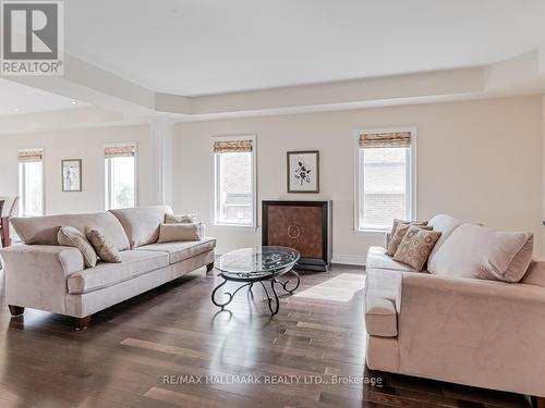 25 Keenan Drive, Adjala-Tosorontio, ON - Indoor Photo Showing Living Room