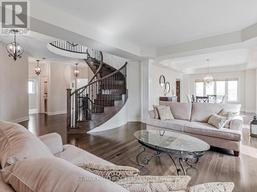 25 Keenan Drive, Adjala-Tosorontio, ON - Indoor Photo Showing Living Room