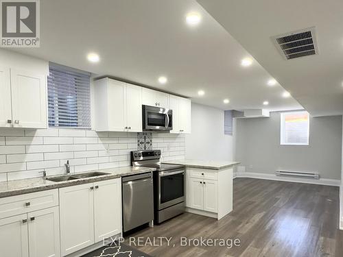 21 Coldwell Bay Circle, Vaughan, ON - Indoor Photo Showing Kitchen With Double Sink