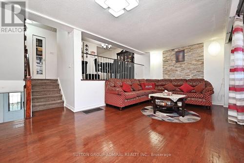 44 - 452 Silverstone Drive, Toronto, ON - Indoor Photo Showing Living Room